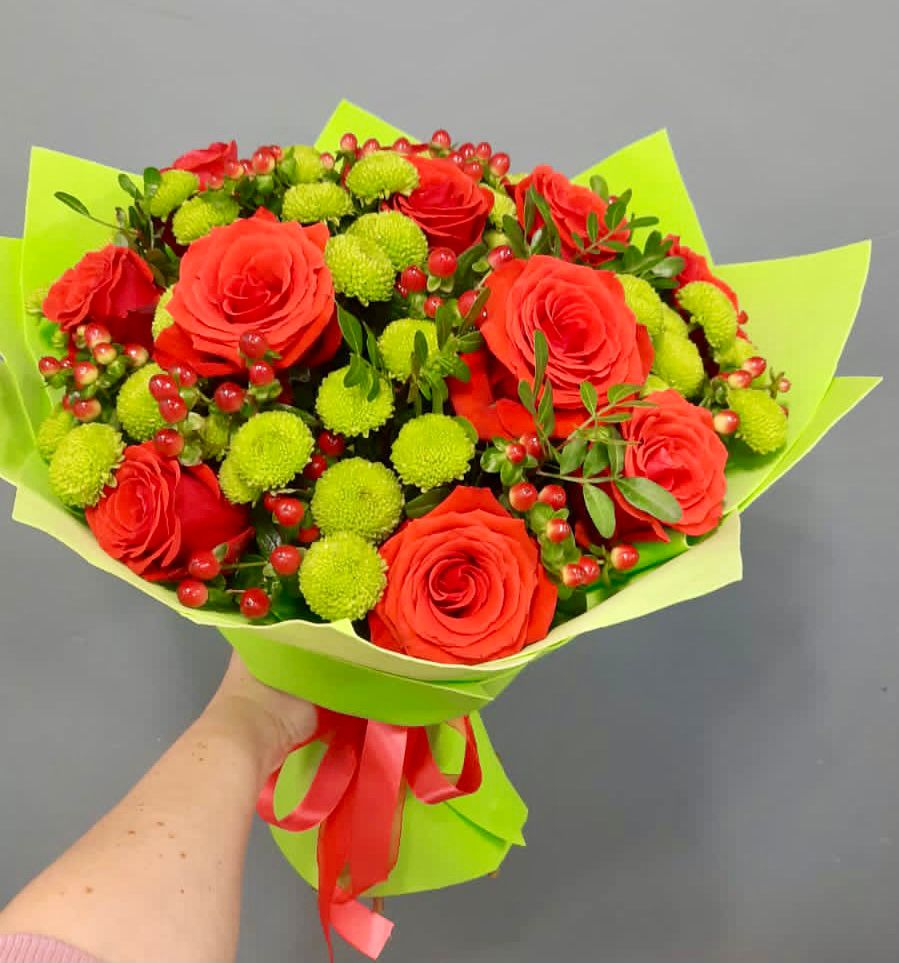 Букет цветов из: Хризантемы и Розы в Восходе Республики Крым