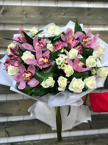 Букет цветов из: Розы и Хризантемы в Восходе Республики Крым
