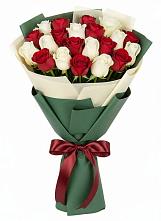 Букет Микс из красных и белых роз в Восходе Республики Крым