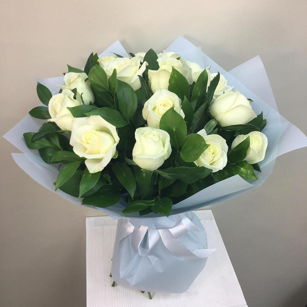 Букет 15 Белых роз Проуд в Восходе Республики Крым