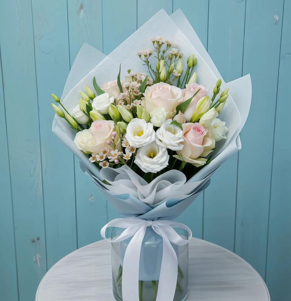 Букет цветов из: Розы и Лизиантусы в Восходе Республики Крым