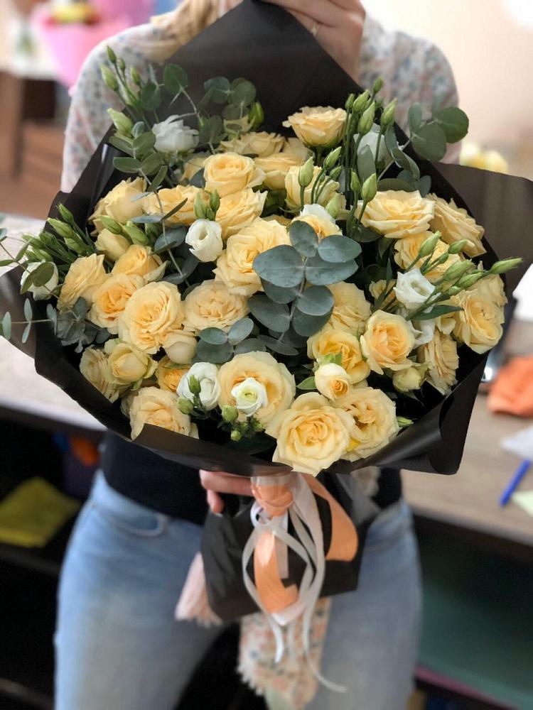 Букет цветов из: Розы и Лизиантусы в Восходе Республики Крым