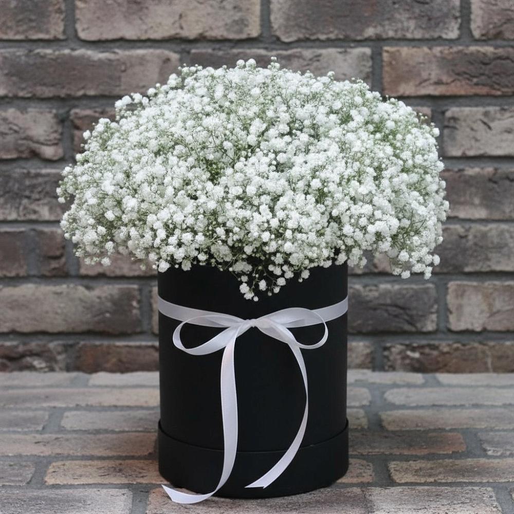 Цветочная композиция из Гипсофила в шляпной коробке в Восходе Республики Крым