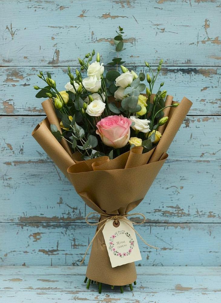 Букет цветов из: Розы и Лизиантусы в Восходе Республики Крым