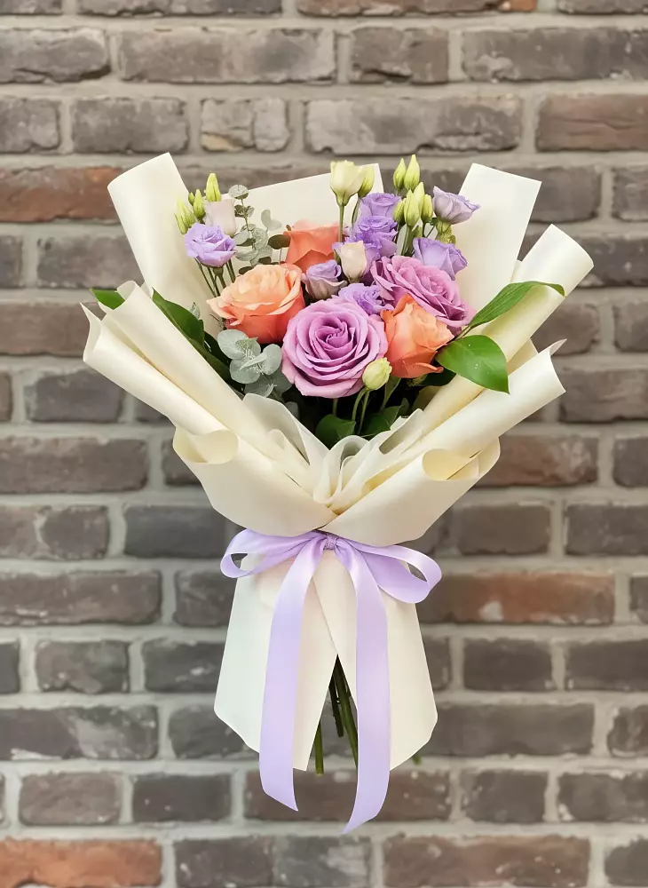 Букет цветов из: Лизиантусы и Розы в Восходе Республики Крым