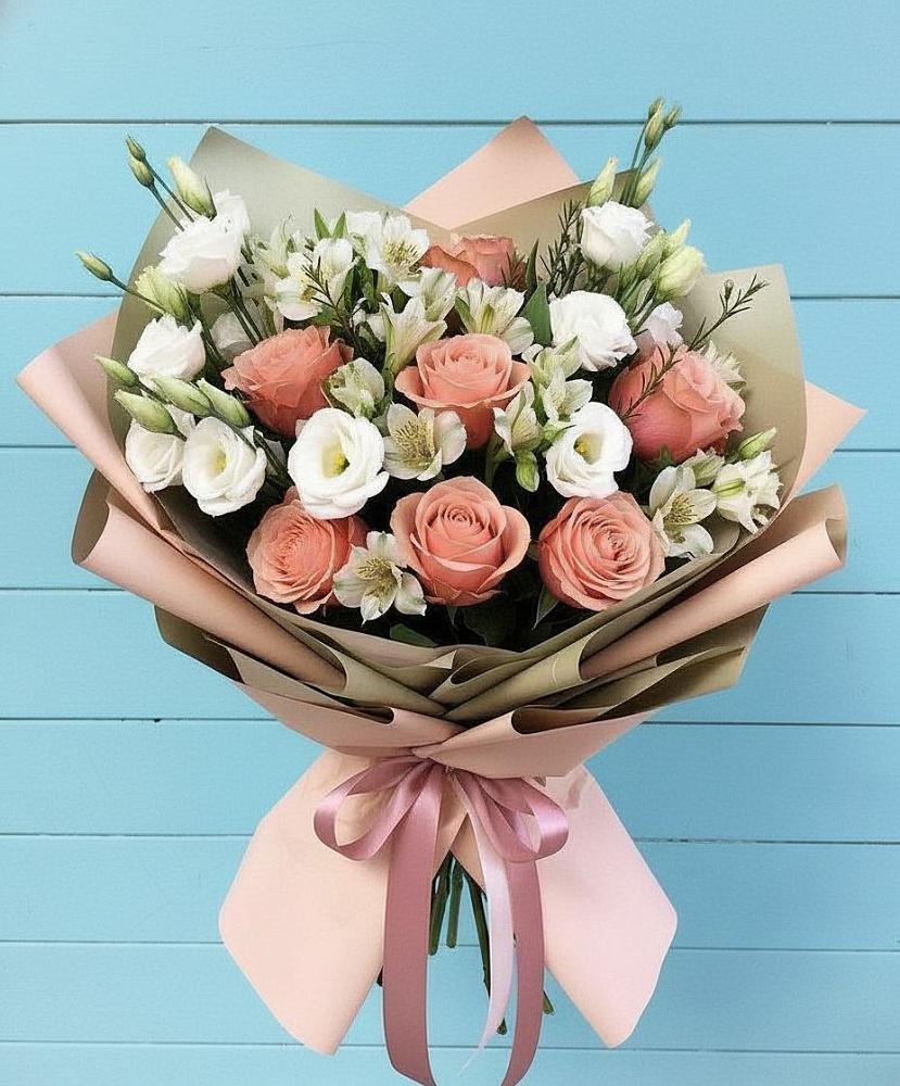 Букет цветов из: Розы, Альстромерии и Лизиантусы в Восходе Республики Крым