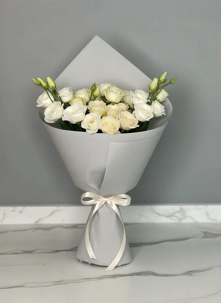 Букет цветов из: Розы и Лизиантусы в Восходе Республики Крым