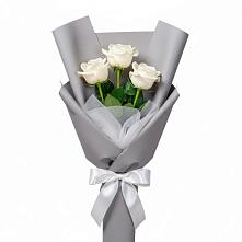 Букет 3 белые розы в Восходе Республики Крым
