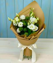 Букет цветов из:  Хризантемы и Лизиантусы в Восходе Республики Крым