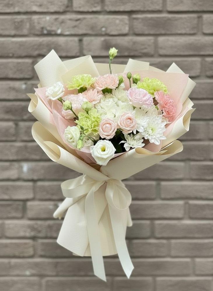 Букет цветов из: Гвоздики, Розы, Лизиантусы и Хризантемы в Восходе Республики Крым