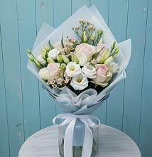 Букет цветов из:  Розы и Лизиантусы в Восходе Республики Крым
