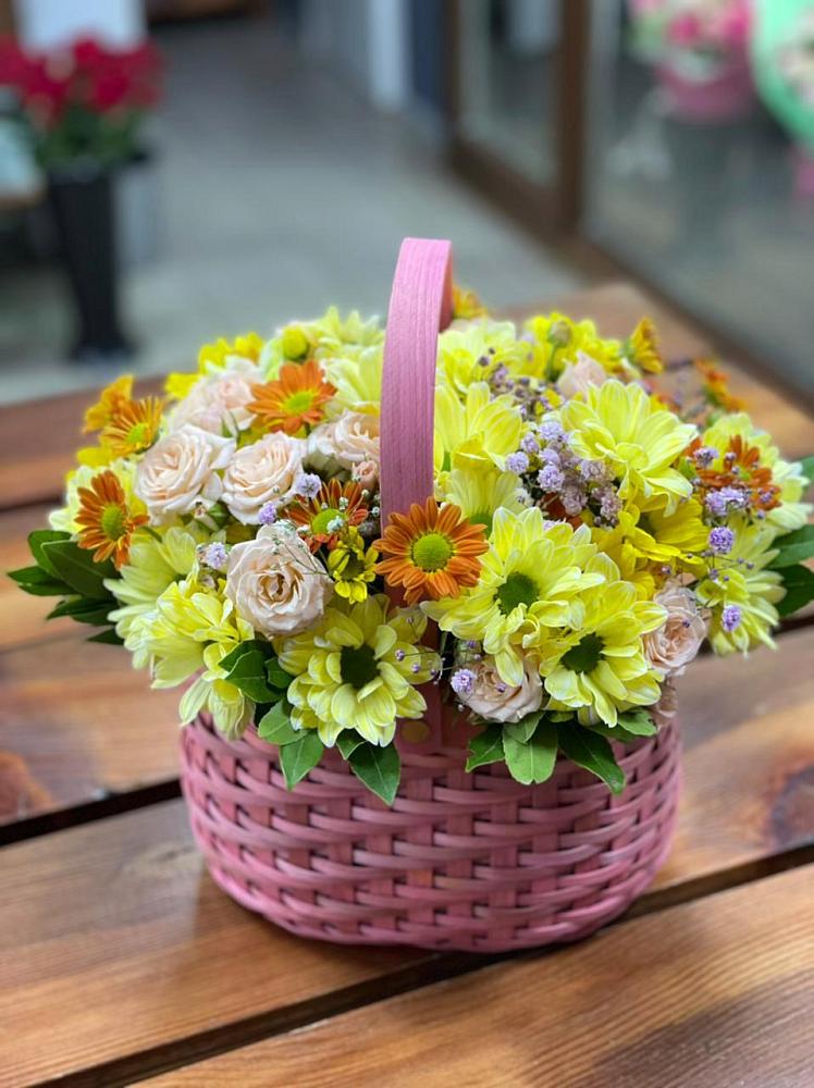 Цветочная композиция из Хризантемы и Розы в корзине в Восходе Республики Крым