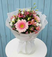 Букет цветов из:  Герберы, Альстромерии и Лизиантусы #REPLACE_PRED# Восходе Республики Крым