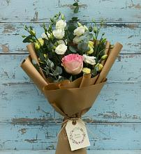 Букет цветов из:  Розы и Лизиантусы в Восходе Республики Крым