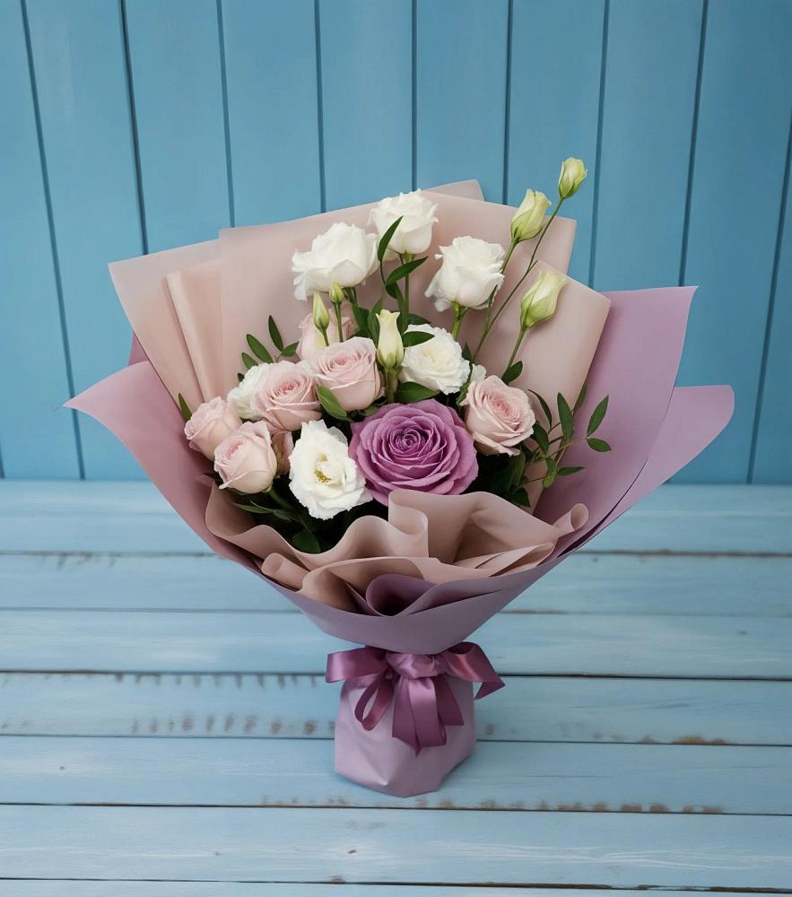 Букет цветов из: Розы и Лизиантусы в Восходе Республики Крым