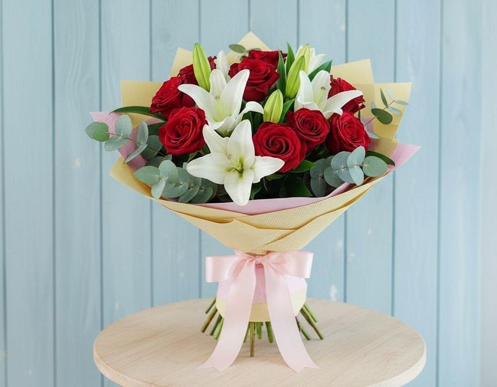 Букет цветов из: Лилии и Розы в Восходе Республики Крым